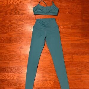 ALO Yoga Teal set pant and top XXs and S
